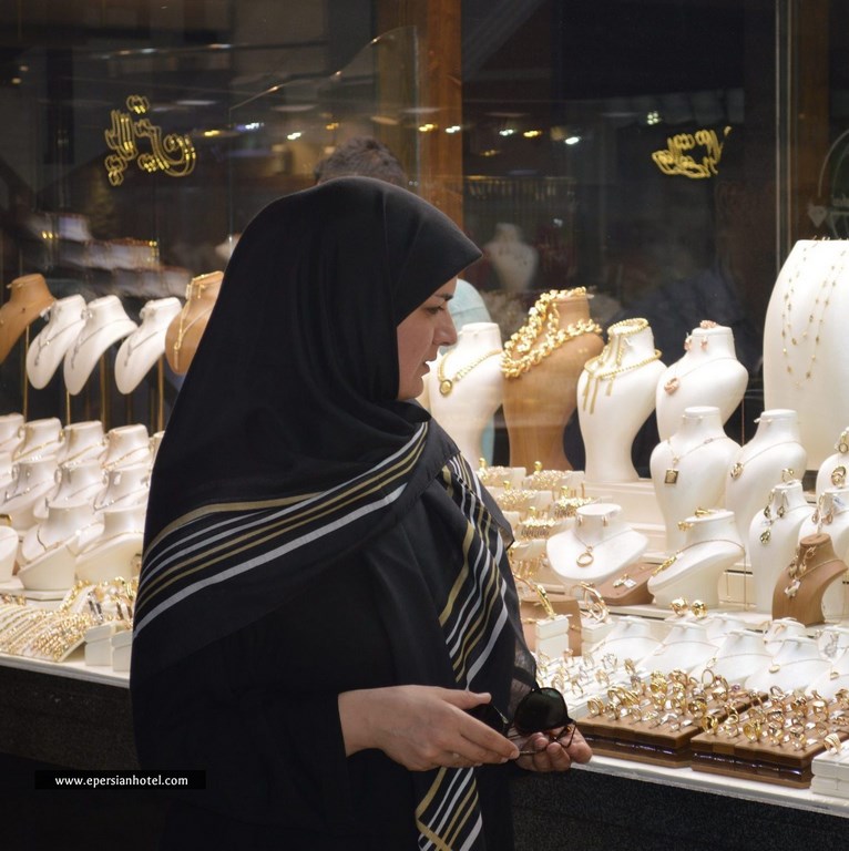 جامع ترین راهنمای خرید طلا و جواهر در مشهد (۱۴۰۴)؛ معرفی ۱۰ بورس تخصصی